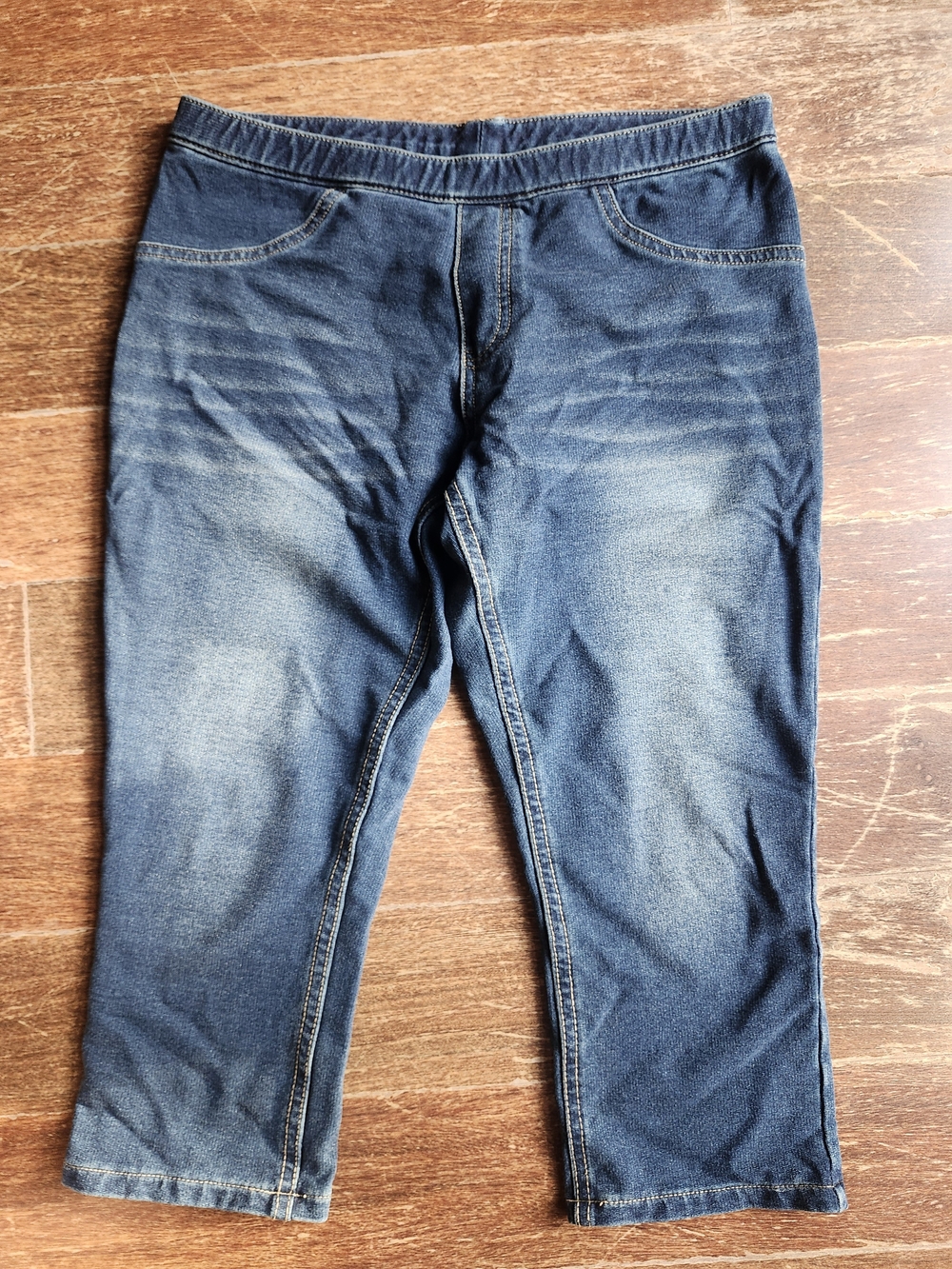 HUE Women's Cropped Relaxed Stretch Denim Jeans in Indigo Blue